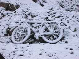 Fahrrad im Schnee